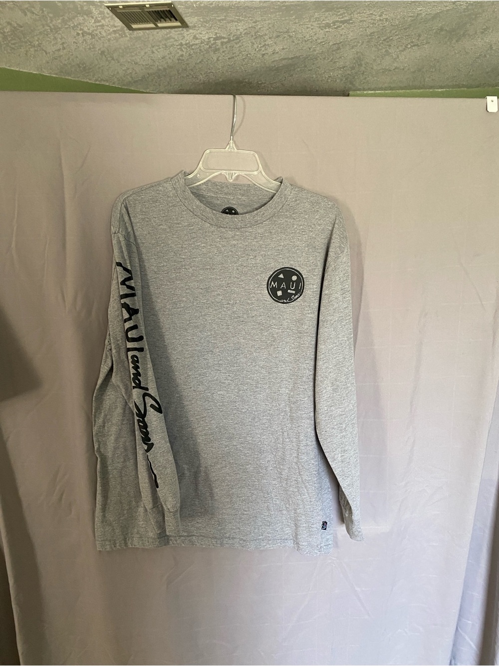 Maui and Sons Light Gray Long-Sleeve Logo Tee with Black Sleeve Script